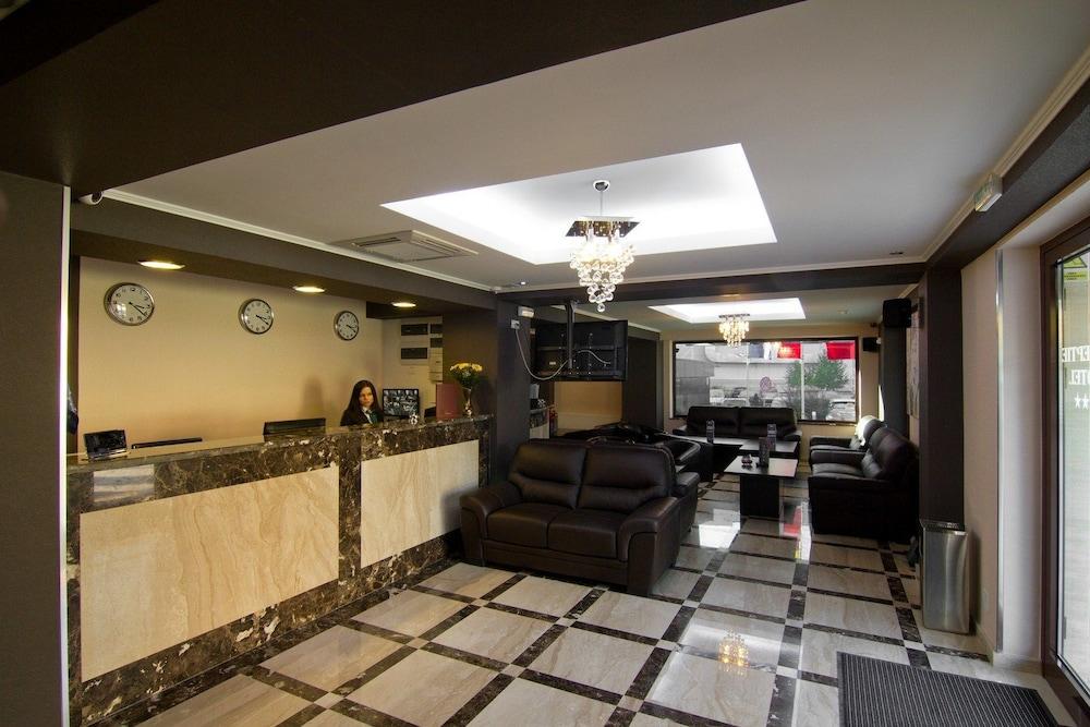 West Plaza Hotel Bukarest Eksteriør billede