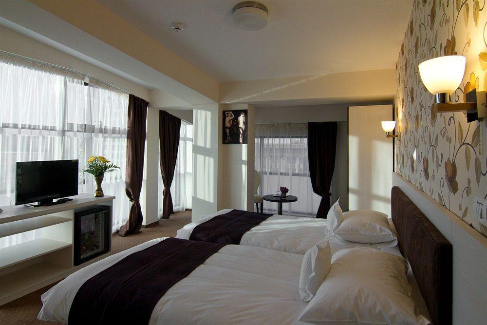 West Plaza Hotel Bukarest Eksteriør billede