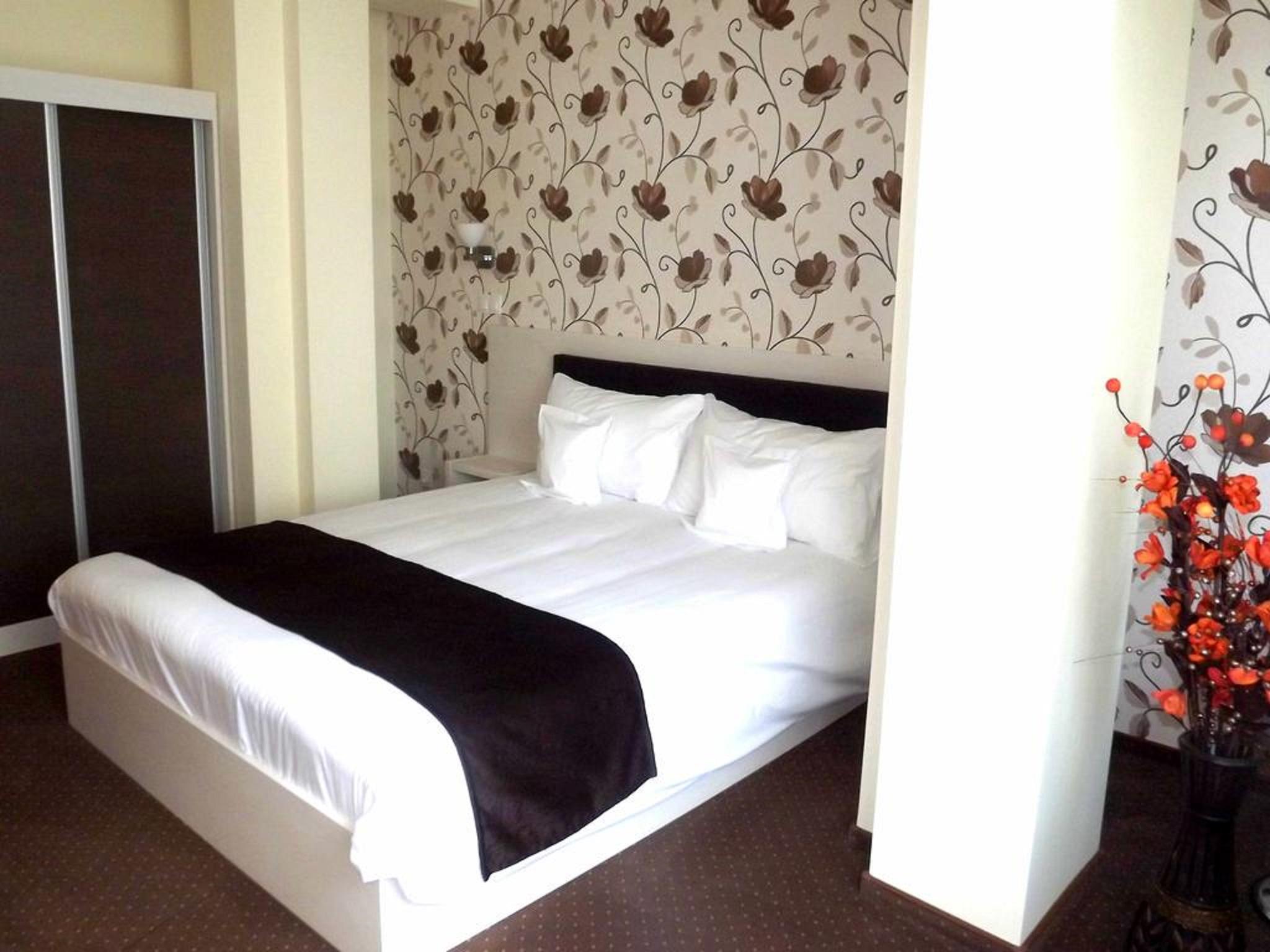 West Plaza Hotel Bukarest Eksteriør billede
