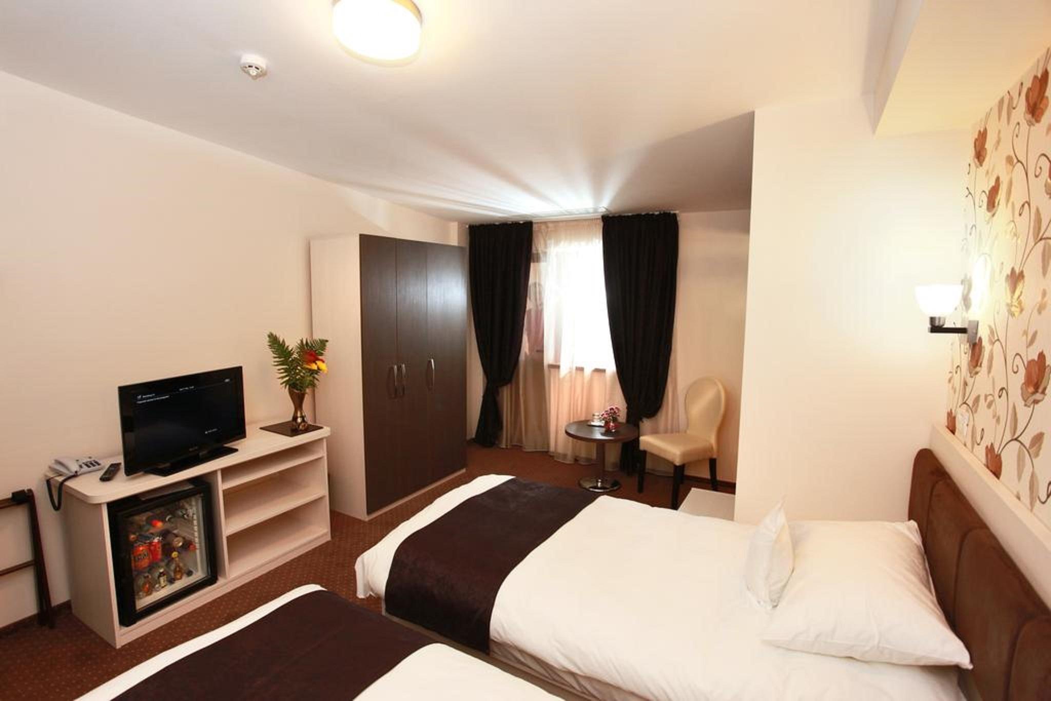 West Plaza Hotel Bukarest Eksteriør billede
