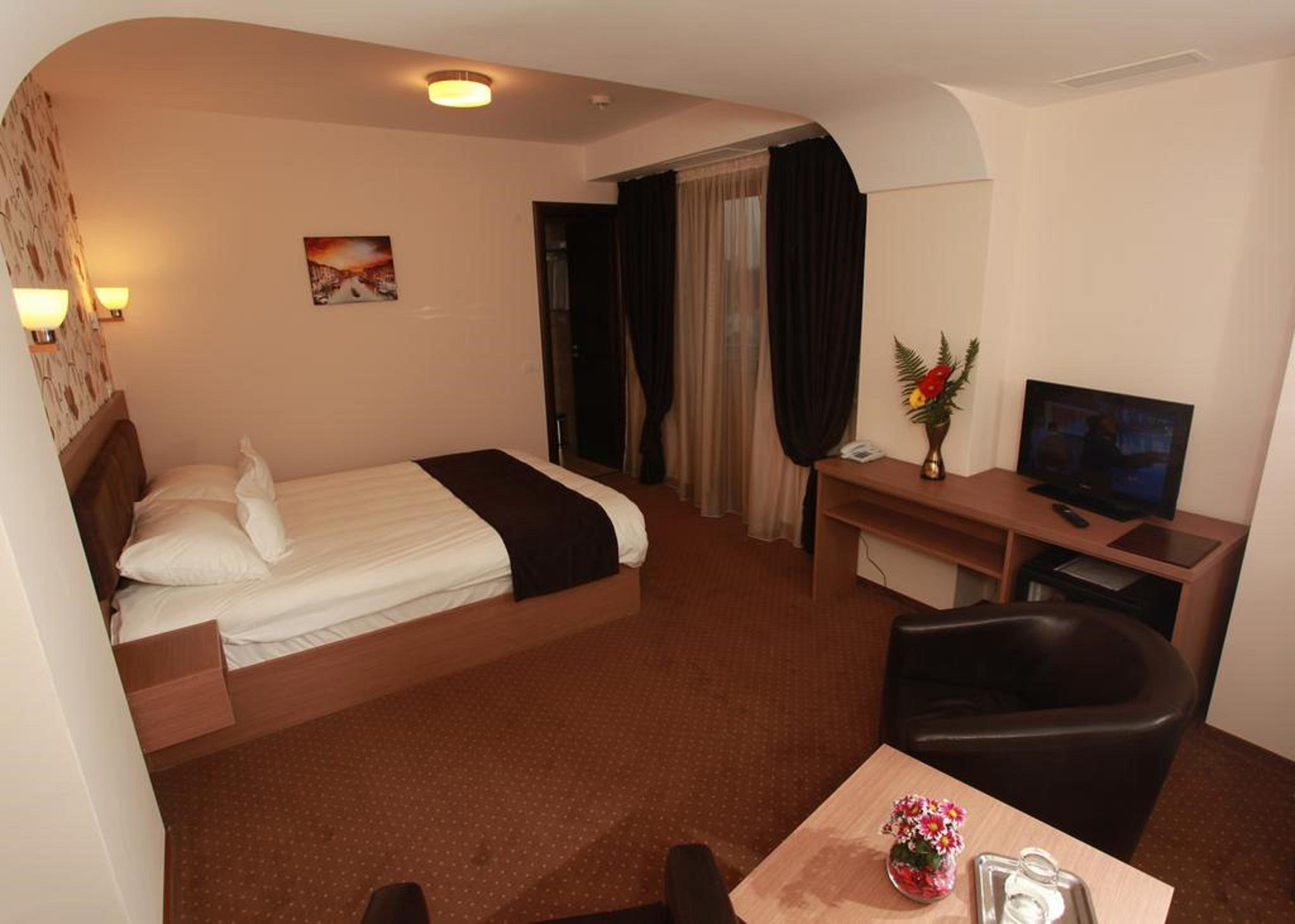 West Plaza Hotel Bukarest Eksteriør billede