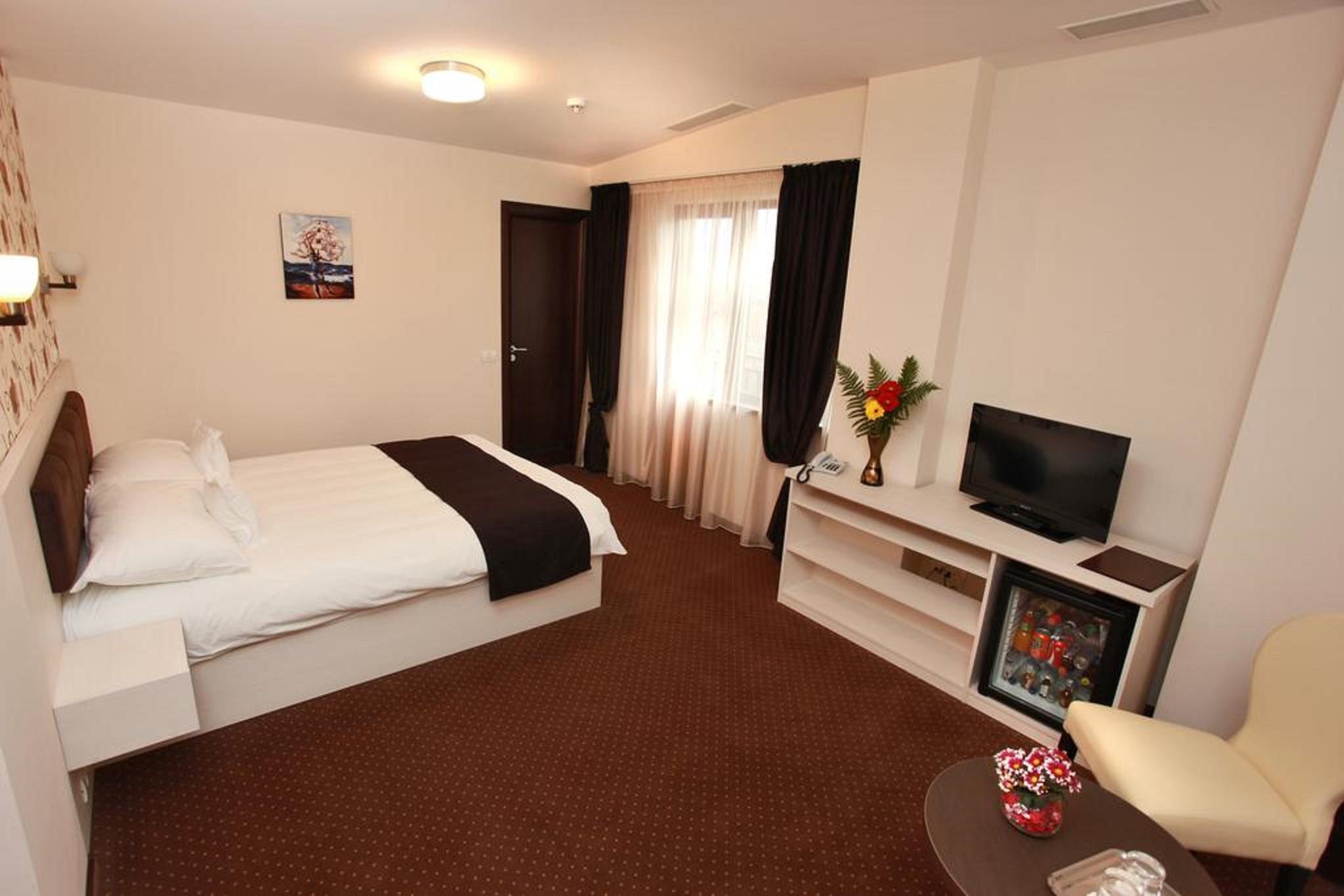 West Plaza Hotel Bukarest Eksteriør billede