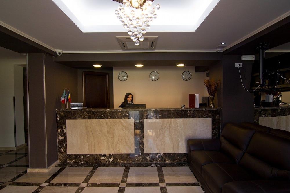 West Plaza Hotel Bukarest Eksteriør billede