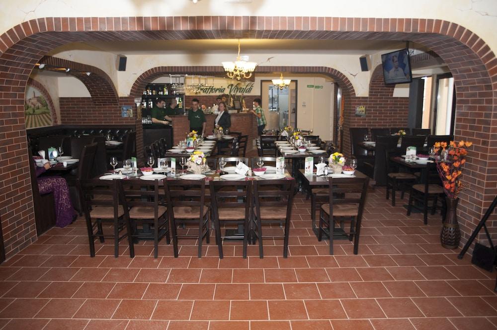 West Plaza Hotel Bukarest Eksteriør billede