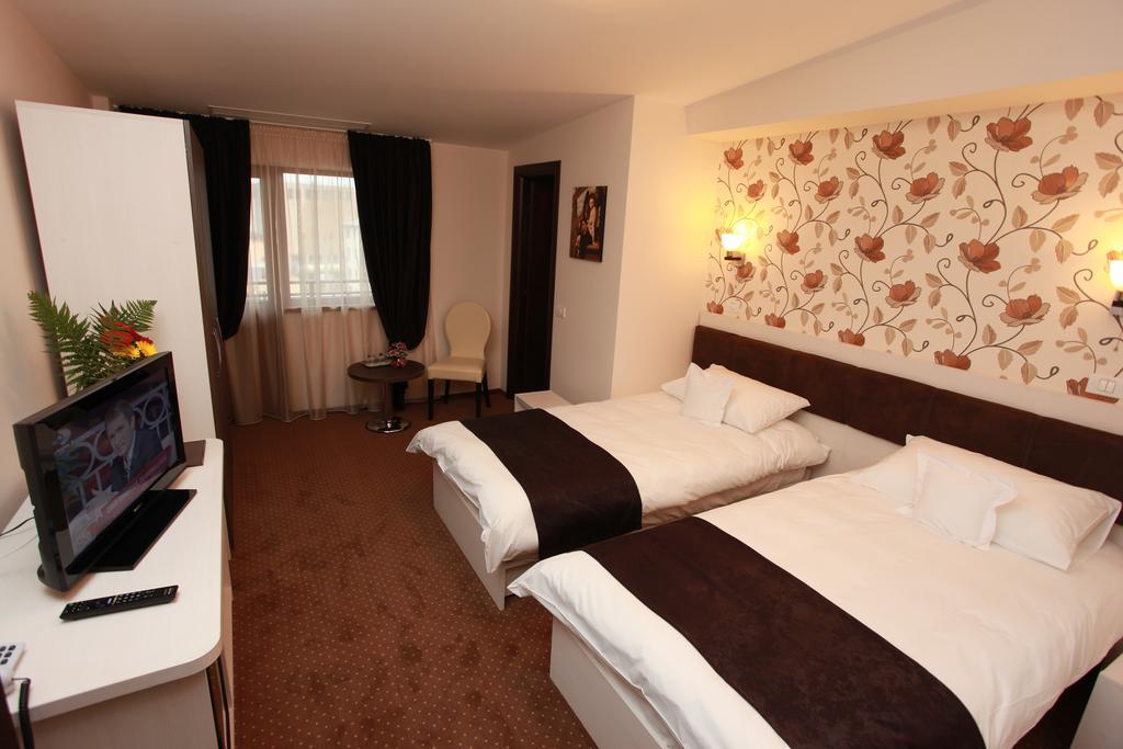 West Plaza Hotel Bukarest Eksteriør billede
