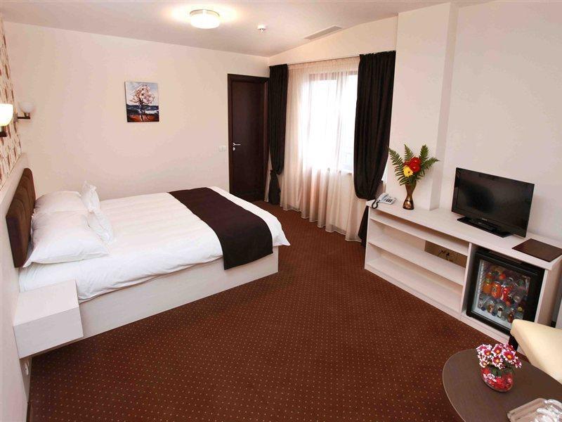 West Plaza Hotel Bukarest Eksteriør billede